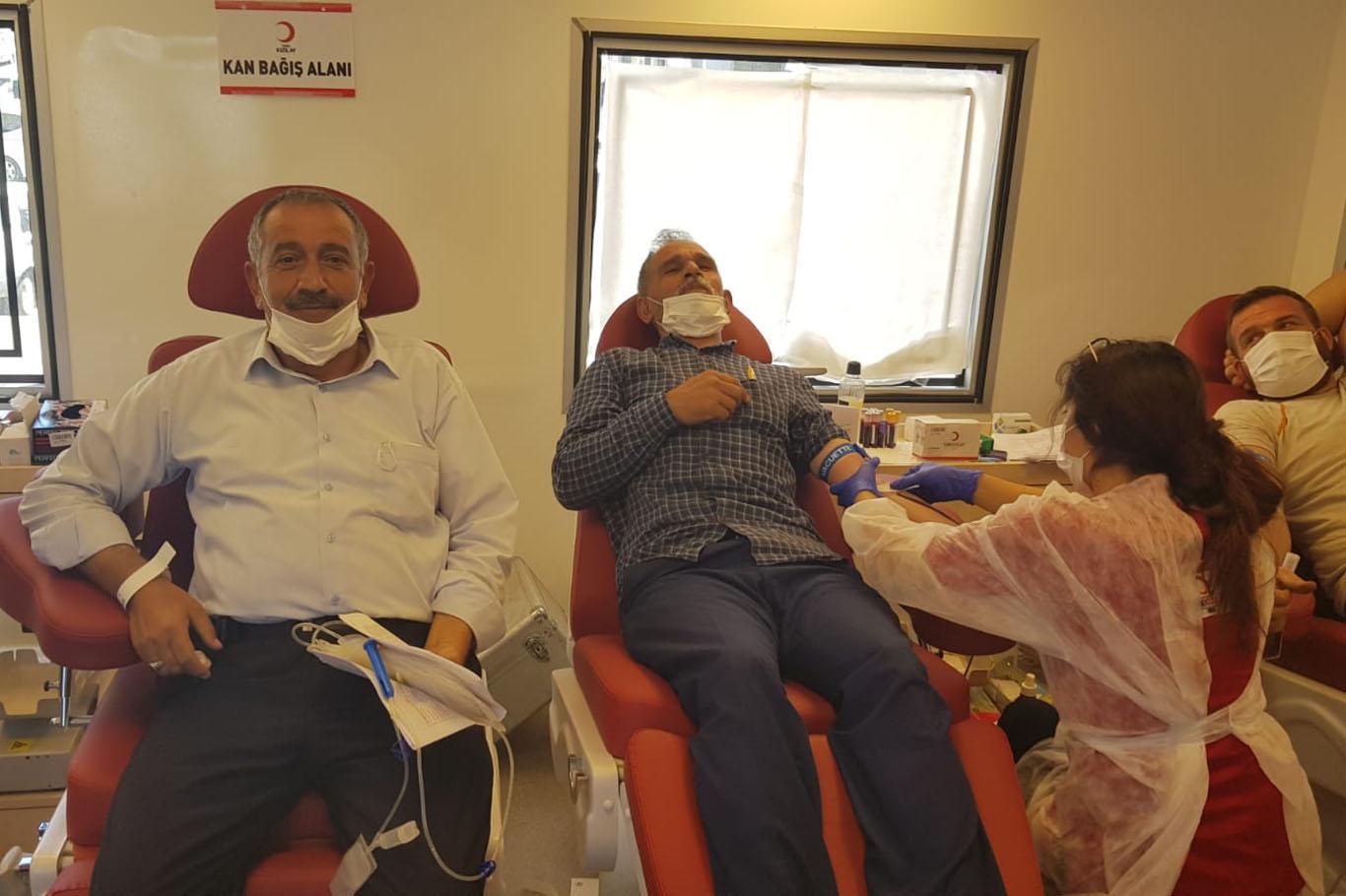 Kızılay'dan kan bağışı kampanyası: "Sizin 15 dakikanız başkasının bir ömrü olsun" Kızılay'dan kan bağışı kampanyası: "Sizin 15 dakikanız başkasının bir ömrü olsun"